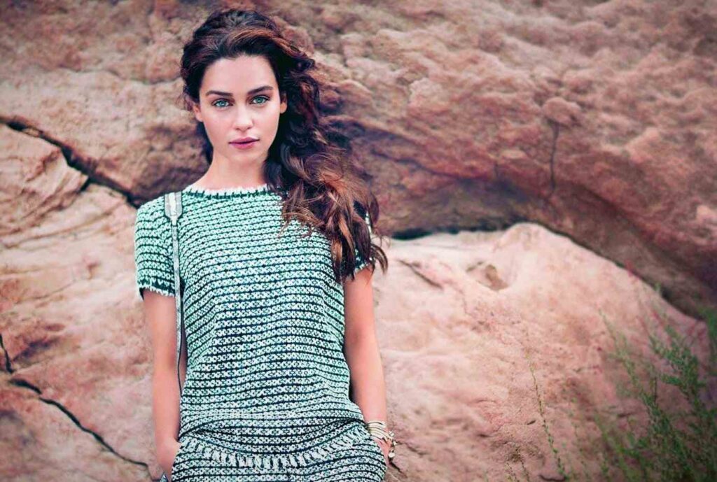 The Game of Thrones superstar Emilia Clarke looking beautiful and sexy. 
Outdoor picture of Emilia Clarke