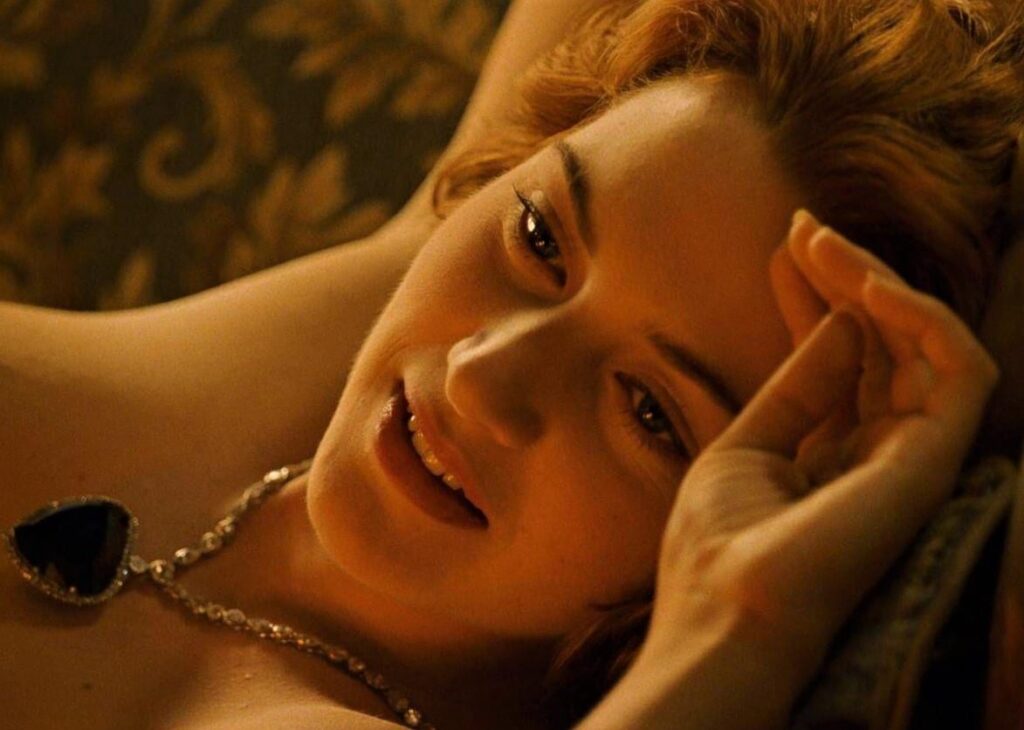 Kate Winslet posing nude.