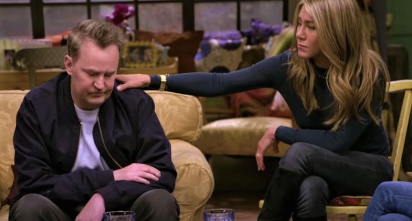 Matthew Perry and Jennifer Aniston in the 2021 Friends Reunion special episode.