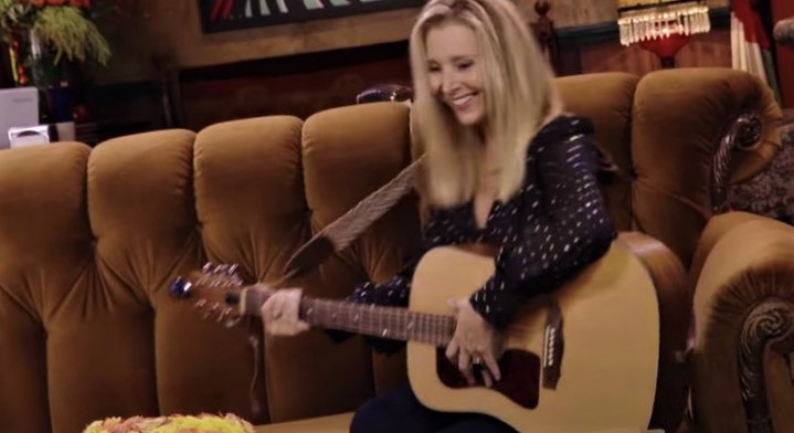 Phoebe Buffay holding her guitar in the special 2021 Friends Reunion episode.