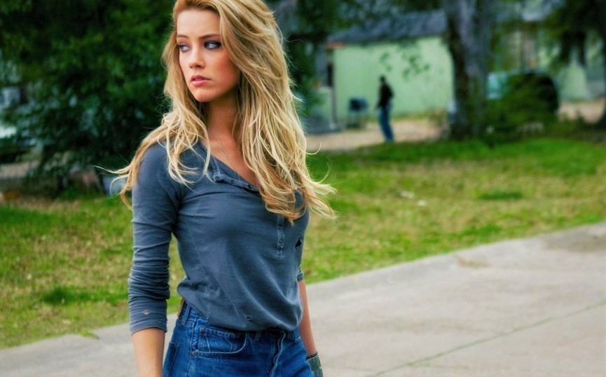 American actress Amber Heard looking hot and sexy in outdoor photoshoot.