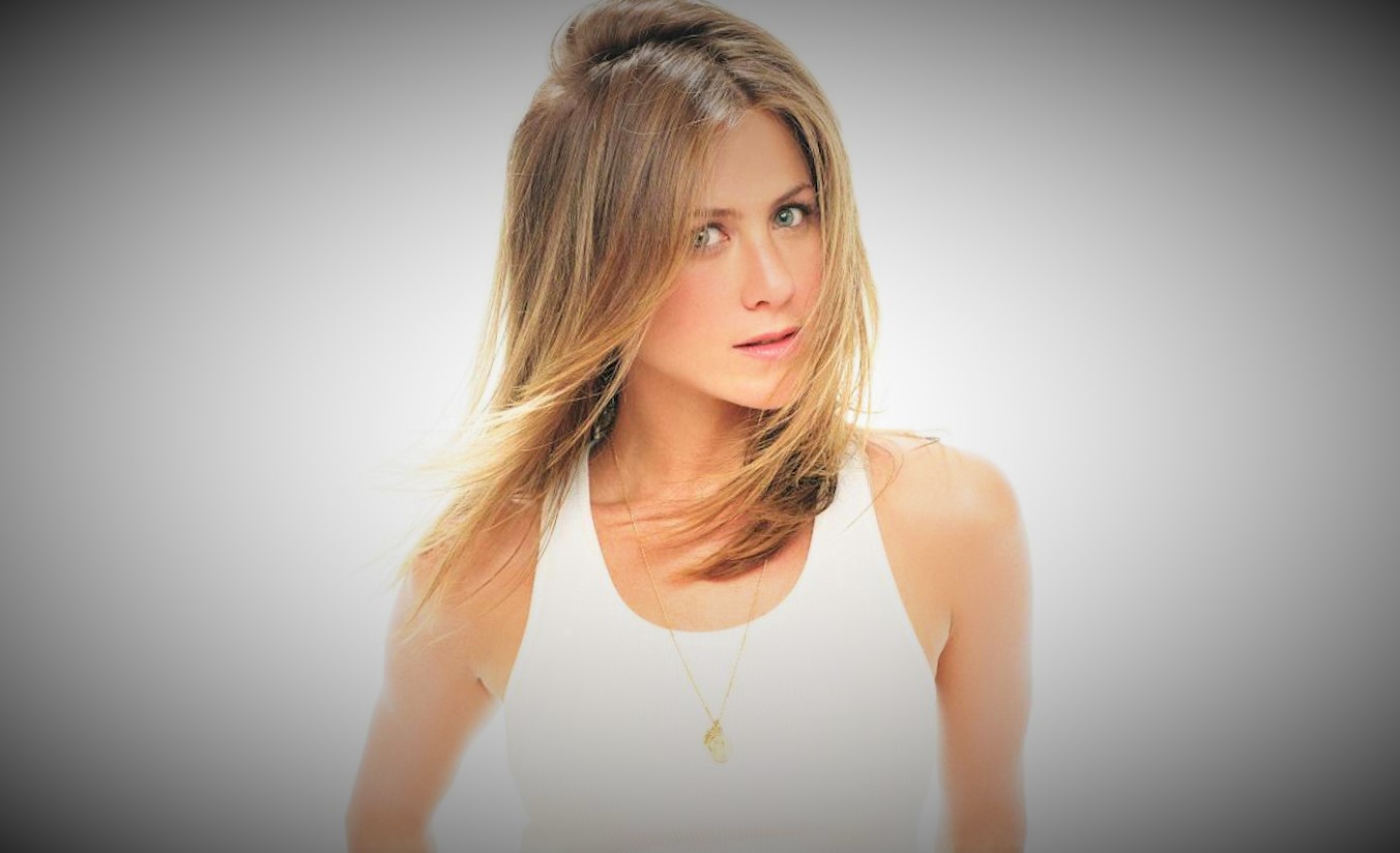 Hottest picture of Jennifer Aniston when she was young.