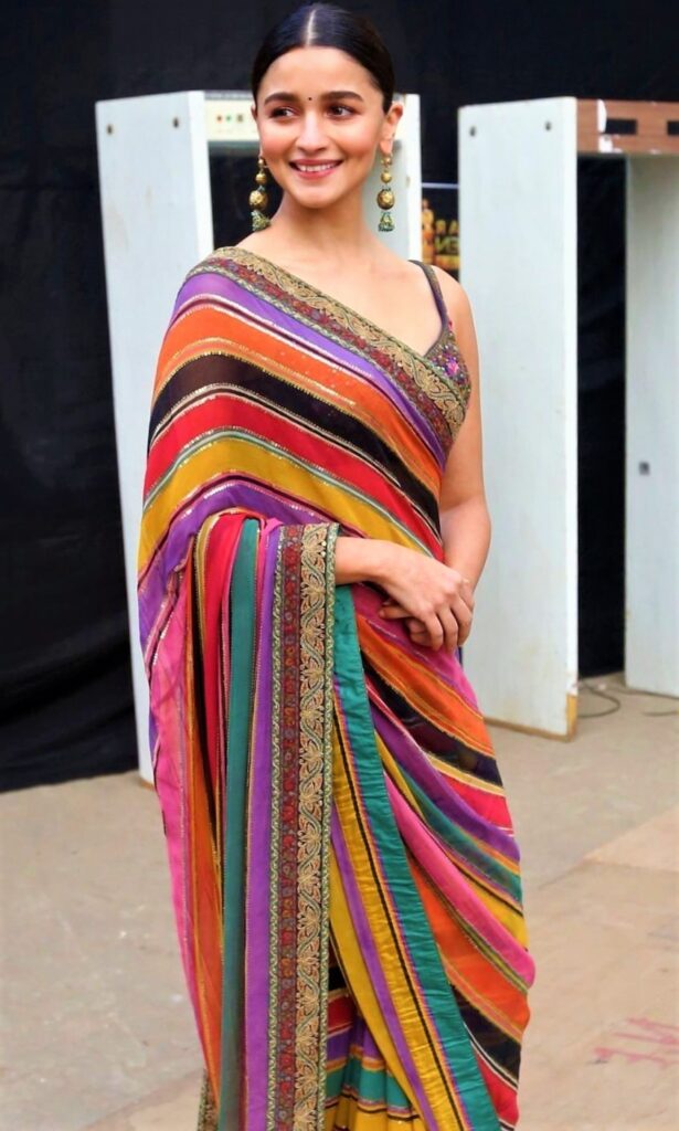 Alia Bhatt looking hot and sexy in Indian Saree.